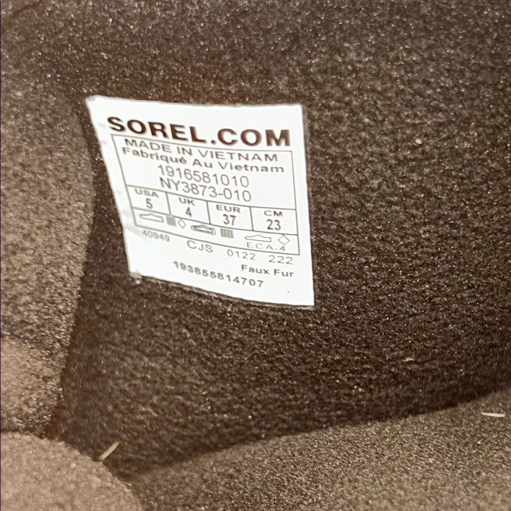 Sorel Kids whitney II waterprof puffy nylon winter bots.